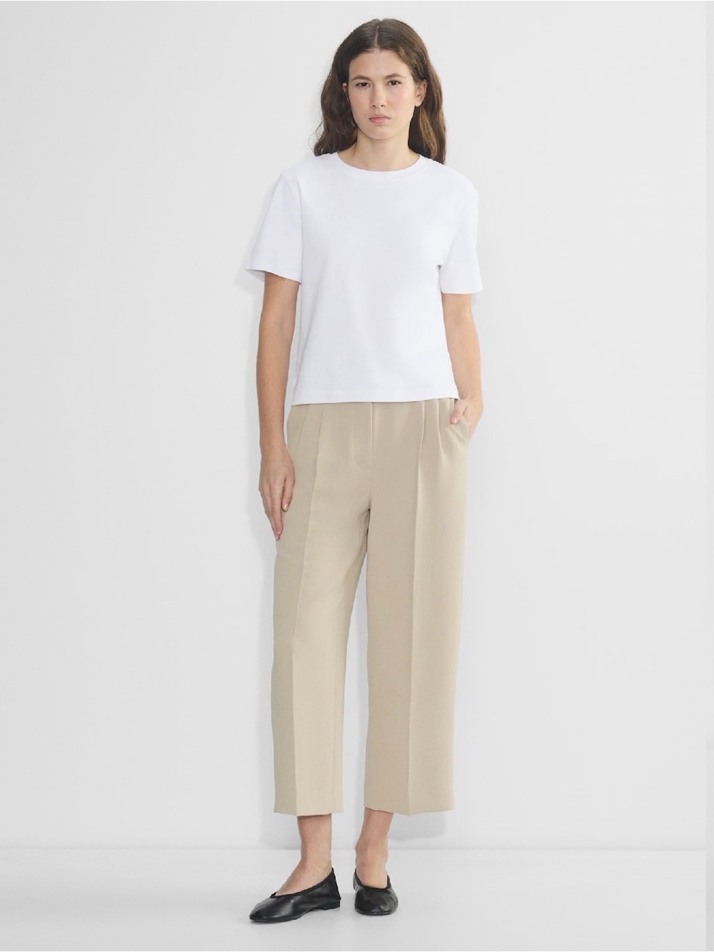 Aritzia The effortless PantsWide-Leg Cropped Trousers in Beige